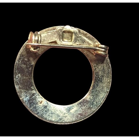 Simple Elegant Gold Tone Open Circle Brooch - Picture 2 of 4
